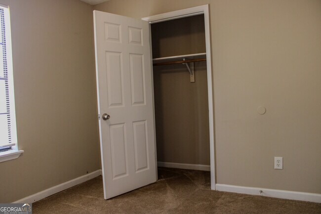 Building Photo - 61 Scoby Ct
