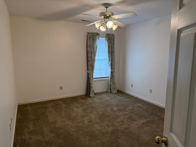 Building Photo - West Lane