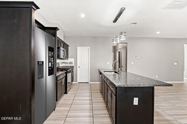 Building Photo - 297 Denim St