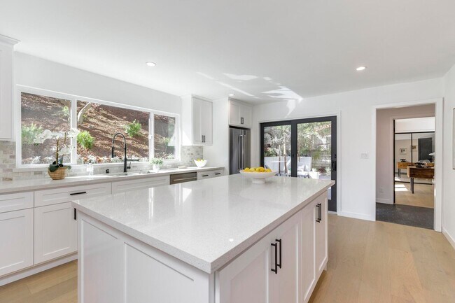 Building Photo - **3900 Paseo De Las Tortugas Torrance** Spacious 4 bedroom 3 bath with beautiful view!