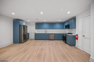 Building Photo - 1209 Littleton Rd