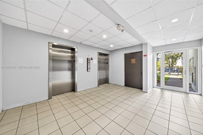 Building Photo - 900 SW 84th Ave