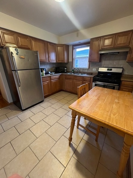 Building Photo - 3954 N Pioneer Ave