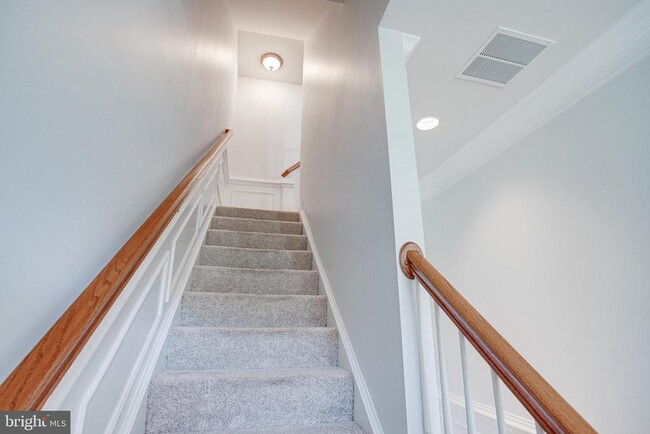 Building Photo - 14633 Weeburn Way