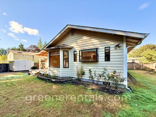 Building Photo - Cozy Meets Convenient in This Lacey Charme...