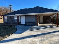 Building Photo - New Very Nice 2 Bed 1 Bath House with Car ...