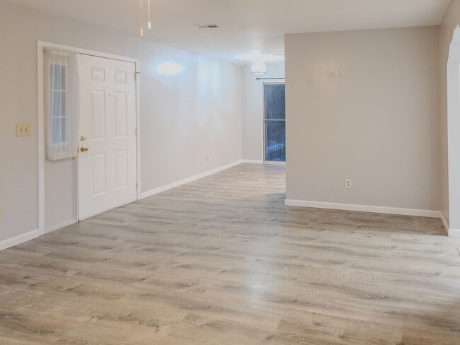 Building Photo - 5-11 11 Estates Dr