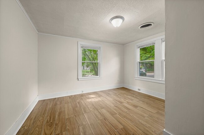 Building Photo - 1642 College Dr