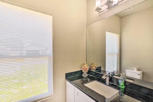 Building Photo - 3510 Oleander Ave