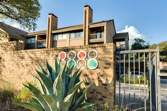 Building Photo - 8888 Tallwood Dr