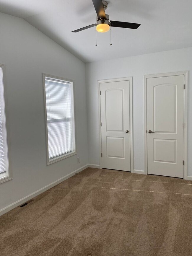 Building Photo - 509 East Kiowa-102