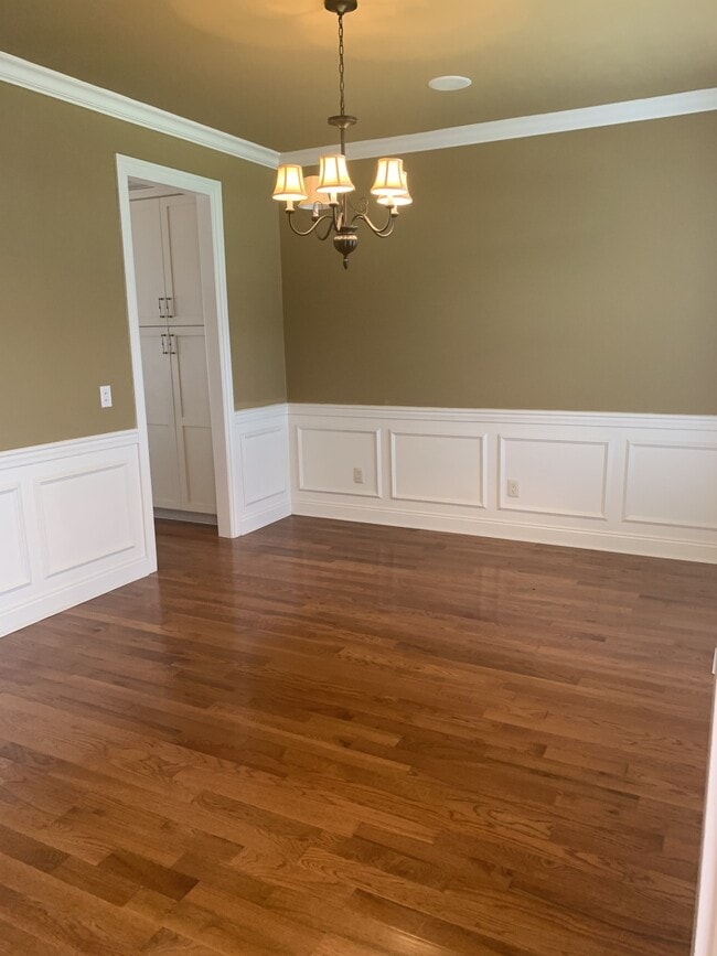 Building Photo - 426 Creekview Dr