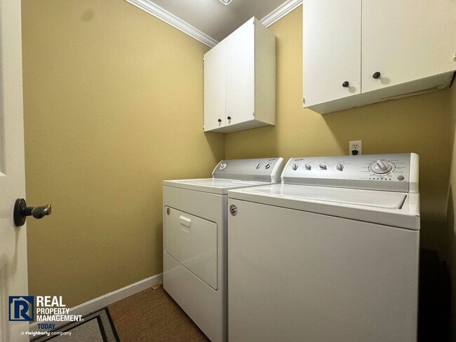 Building Photo - 3 Bedroom, 2 Bath Puyallup Home with 3-Car Garage & Spacious Fenced Yard!!