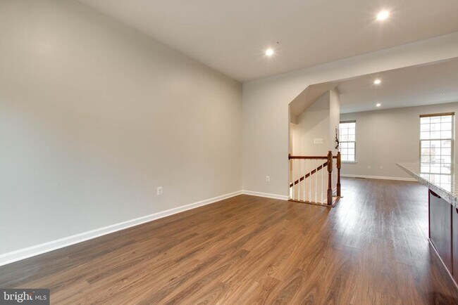 Building Photo - 2805 Fredericksburg Rd