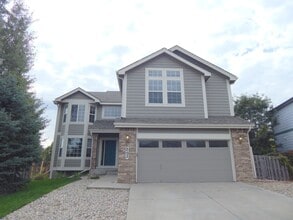 Building Photo - 203 Cleopatra St