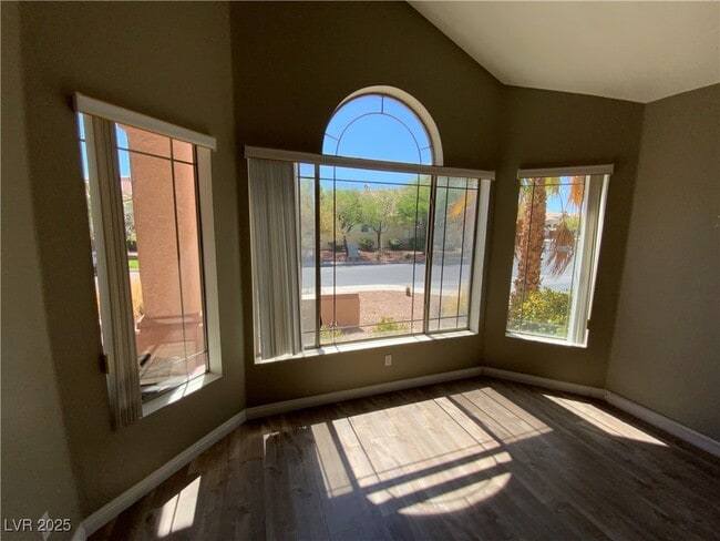 Building Photo - 1001 Eaglewood Dr
