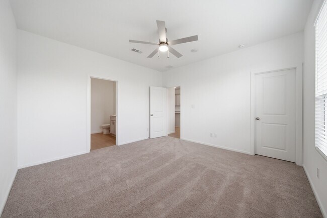 Building Photo - 610 Amber Fls Dr
