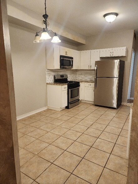 Building Photo - 1741 Chesapeake Ln