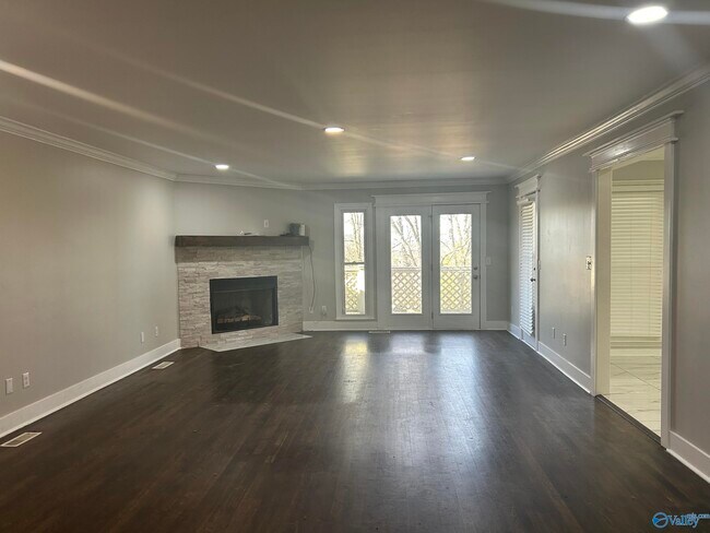 Building Photo - 2012 Fairway Hills Dr