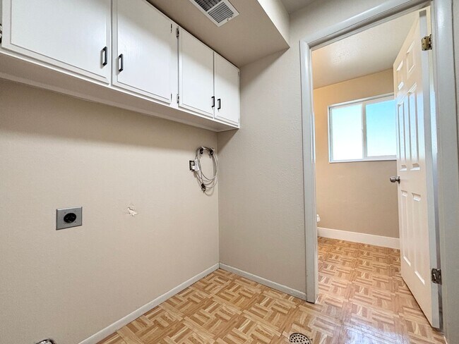 Building Photo - Mountain Views at Meadow Cove on 1/4 Acre ...