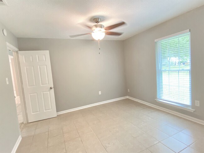 Building Photo - 25 Davidson Ave