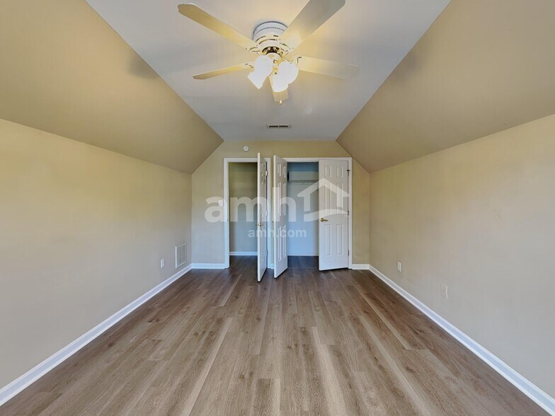 Building Photo - 10 Oleander Point