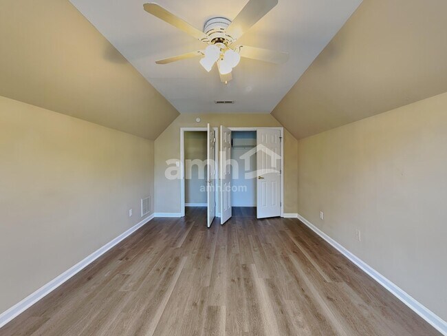 Building Photo - 10 Oleander Point