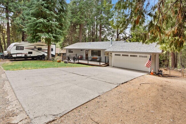 Building Photo - Rare 4-bedroom home in Camino for rent!