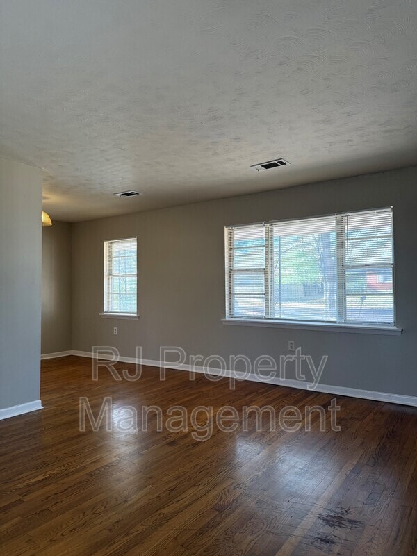 Building Photo - 3008 Sienna Rd