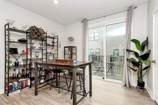 Building Photo - Townhome in the heart of Charlotte!