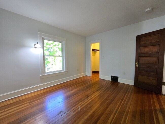 Building Photo - 610 N Mclean St