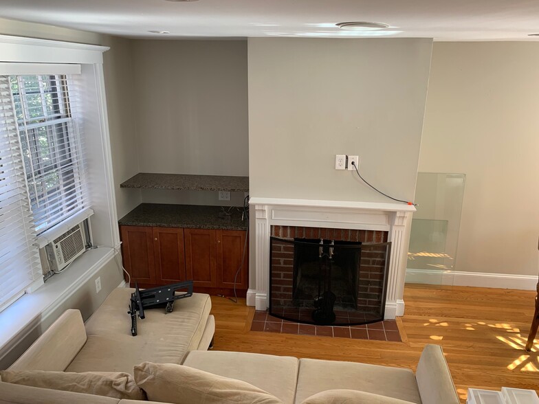 Building Photo - 16 Cedar Lane Way