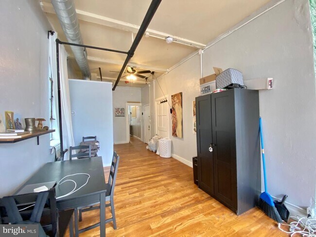 Building Photo - 14-16 W Harvey St