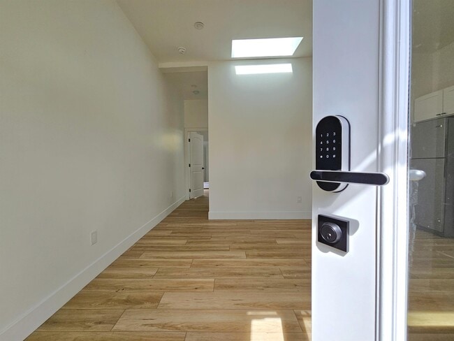 Building Photo - 2711 W 60th St