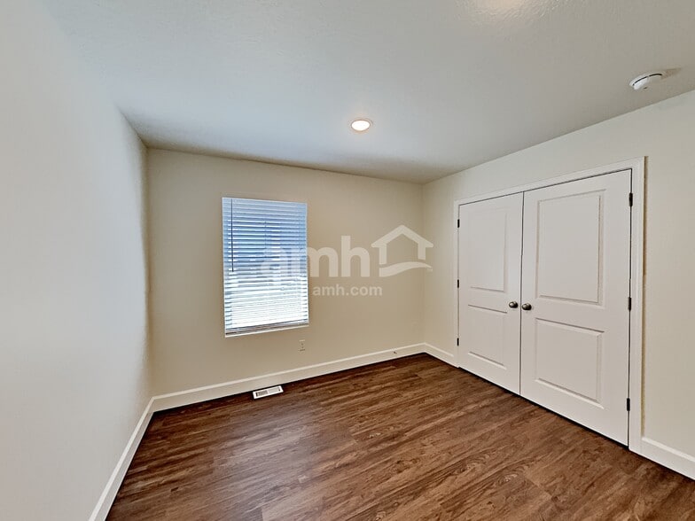 Building Photo - 6113 W Arranmore Dr