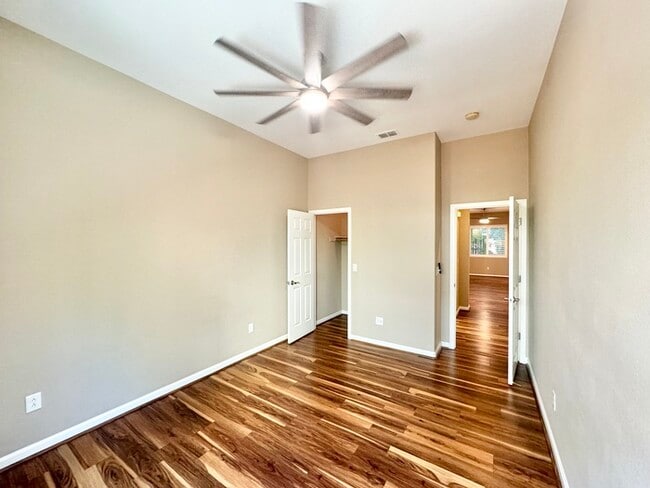 Building Photo - Stunning 3-bedroom 3-bathroom home in Yank...