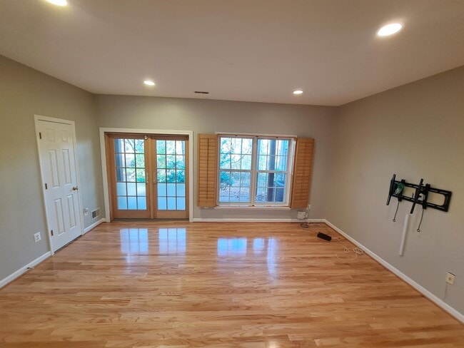 Building Photo - 7738 Heritage Woods Way