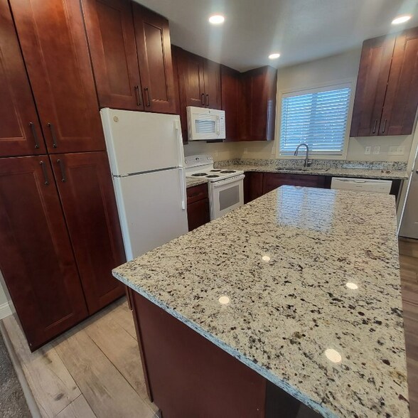 Building Photo - 4401 S 27th St