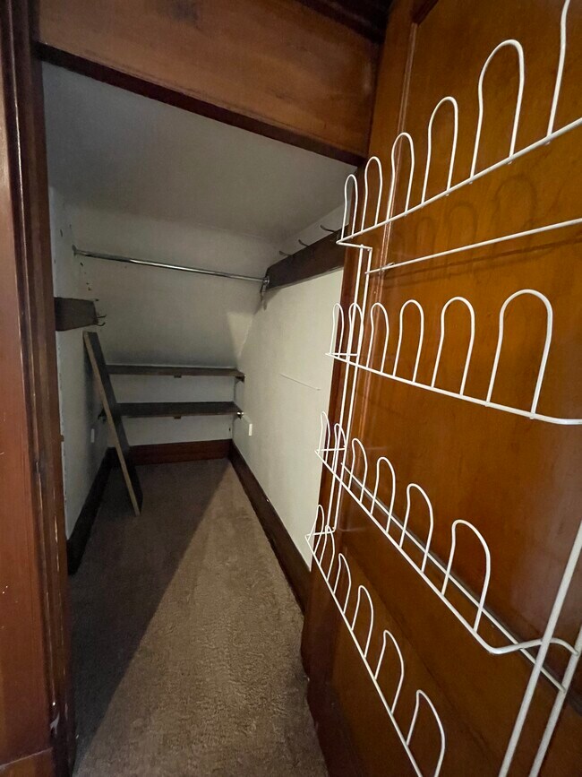 Building Photo - Mattern