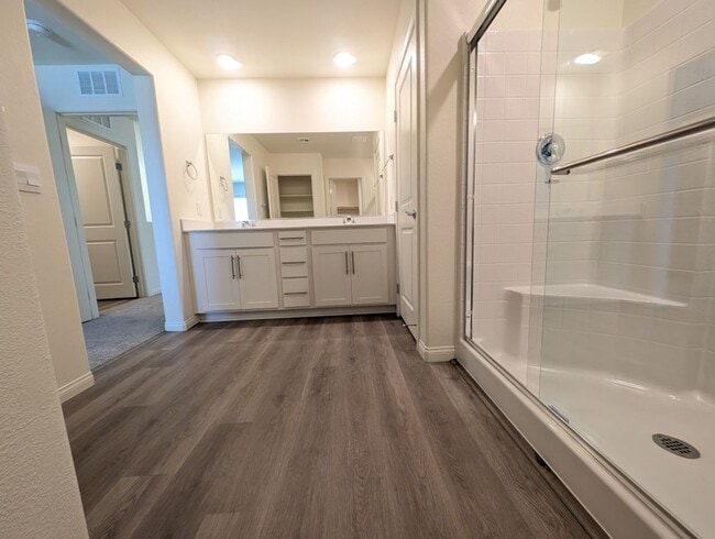 Building Photo - 5658 Mesa Sedona St