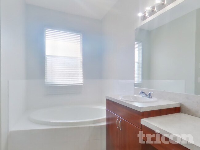 Building Photo - 3089 Tishman Ave