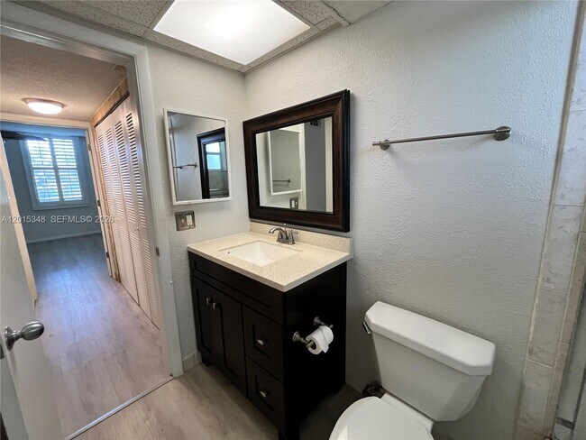 Building Photo - 6550 Royal Palm Blvd
