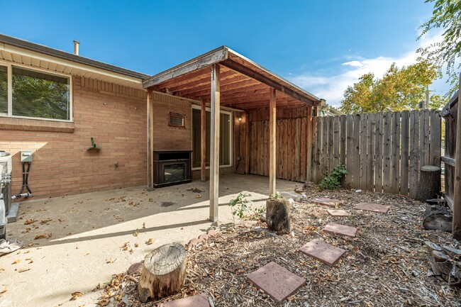 Building Photo - Lovely remodeled 2 Bed 1 Bath in Arvada