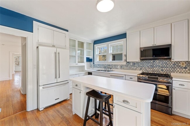 Building Photo - 92 Pocantico St