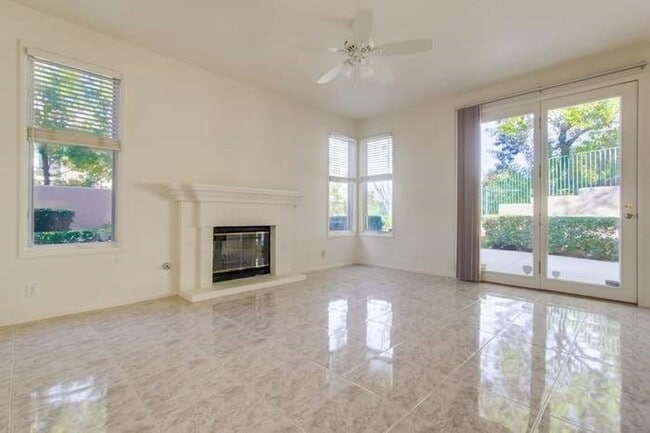 Building Photo - Beautiful 3 Bedroom 2.5 Bathroom home over...