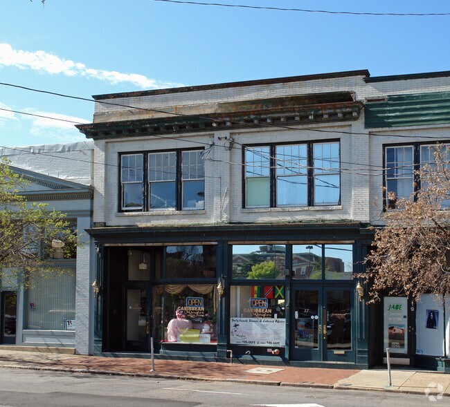 Building Photo - 15-17 W Main St