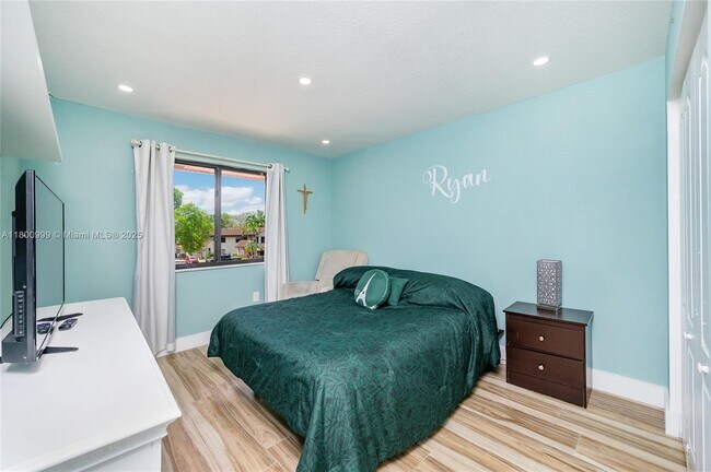 Building Photo - 9647 SW 138th Ave