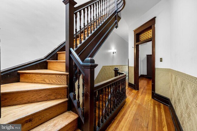 Building Photo - 3314 Auchentoroly Terrace