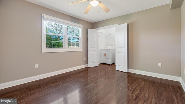 Building Photo - 1732 Creek Rd