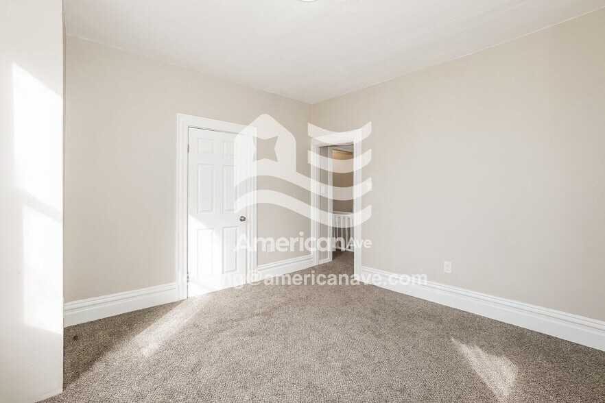 Building Photo - 4027 Vinceton St